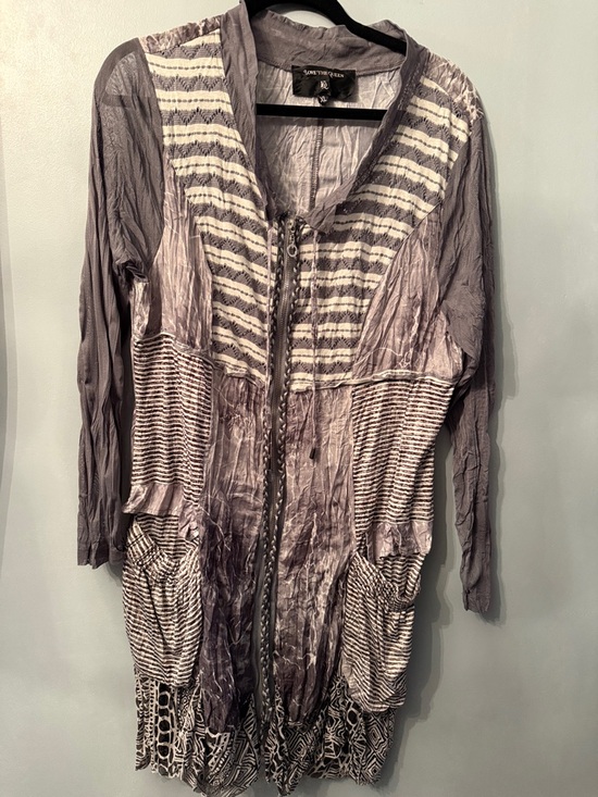 love the queen Tops - Long Sleeve Gray Striped Tie-Dye Tunic Cardigan
